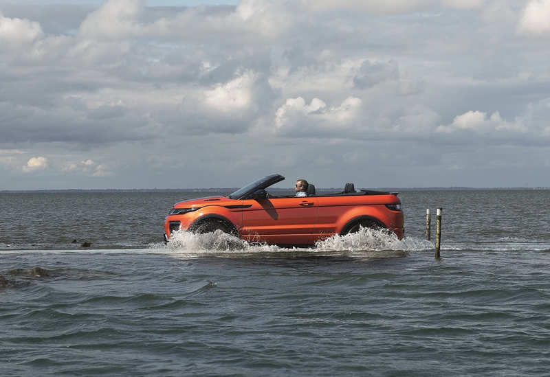 Illustration for article titled 2017 Range Rover Evoque Convertible: This Is It